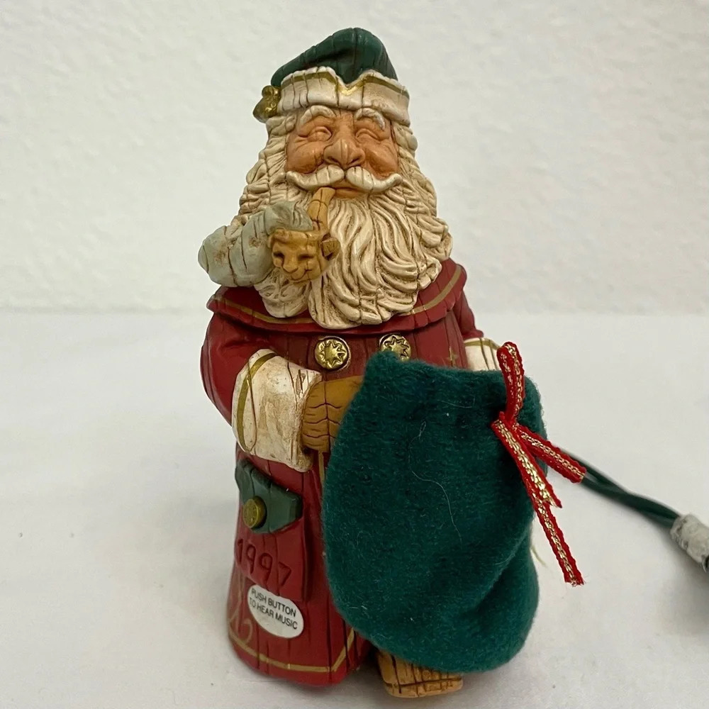 VTG Hallmark Keepsake Santa's Secret Gift Magic Musical Christmas Ornament 1997